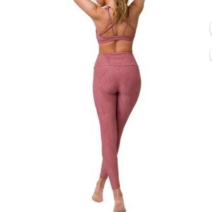 Onzie Hot Yoga Selenite Blush Pink Seamed Leggings Size M/L